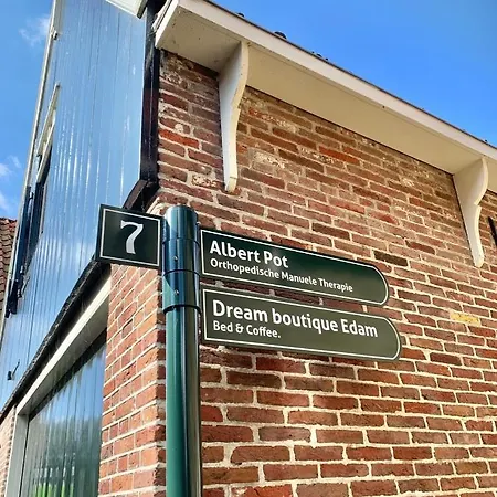 Dream Boutique Coffee & Comfort
