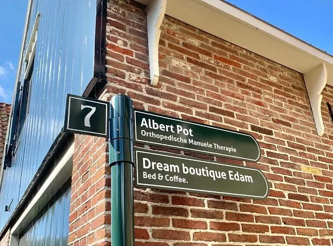 Dream Boutique Coffee & Comfort